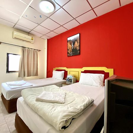 Patong Adventure Hostel Eksteriør billede