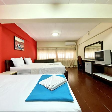 Patong Adventure Hostel Eksteriør billede
