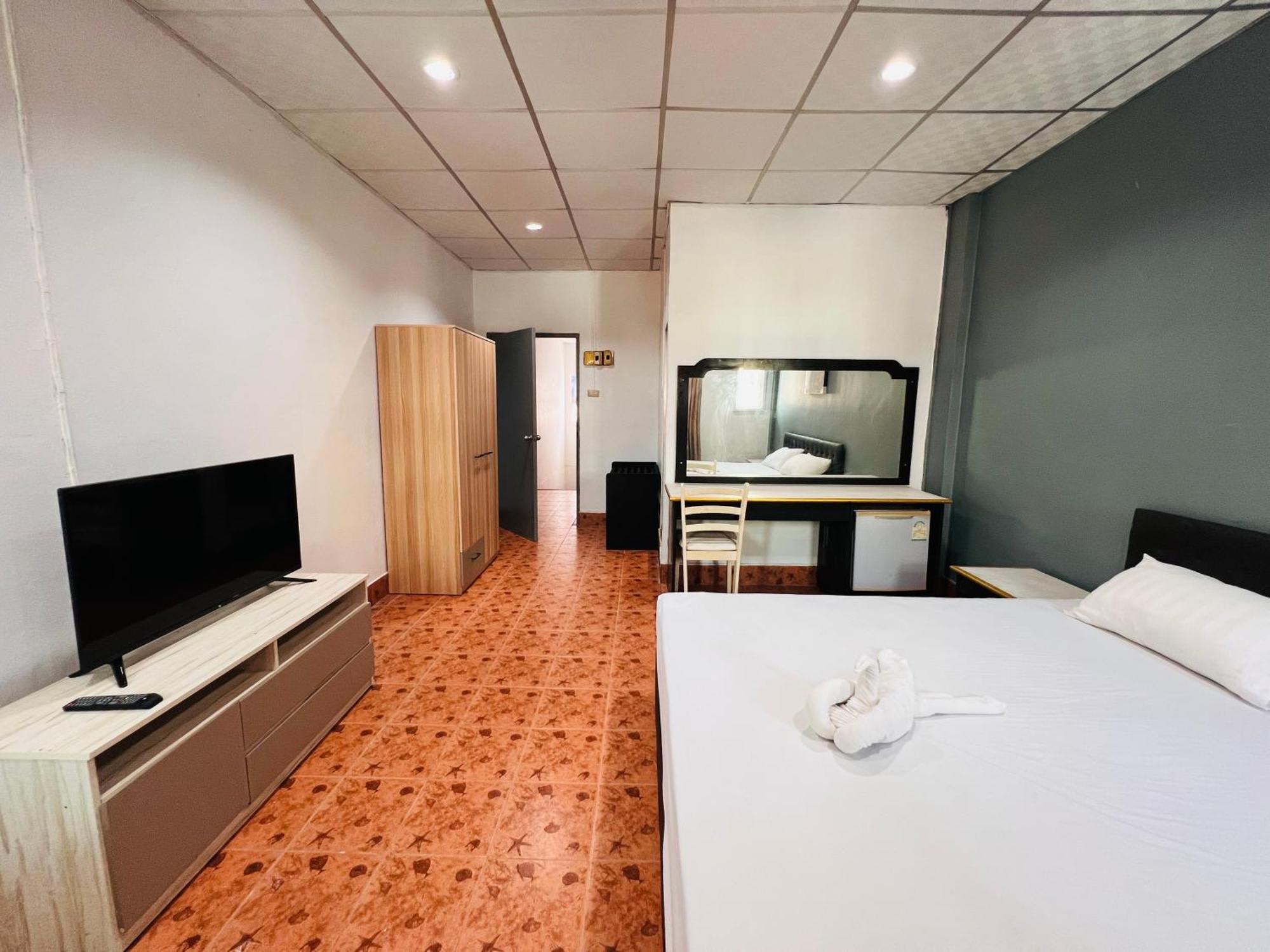 Patong Adventure Hostel Eksteriør billede