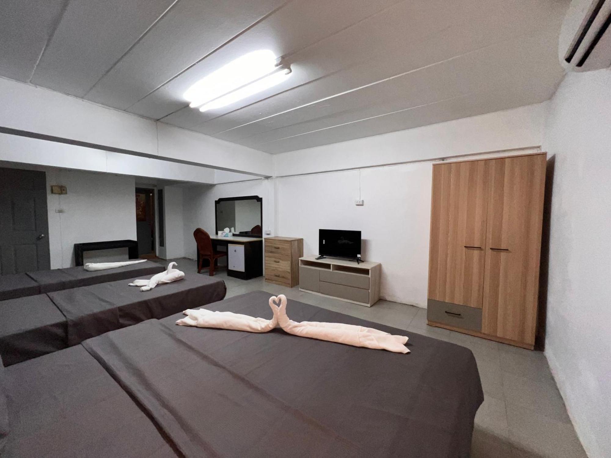 Patong Adventure Hostel Eksteriør billede