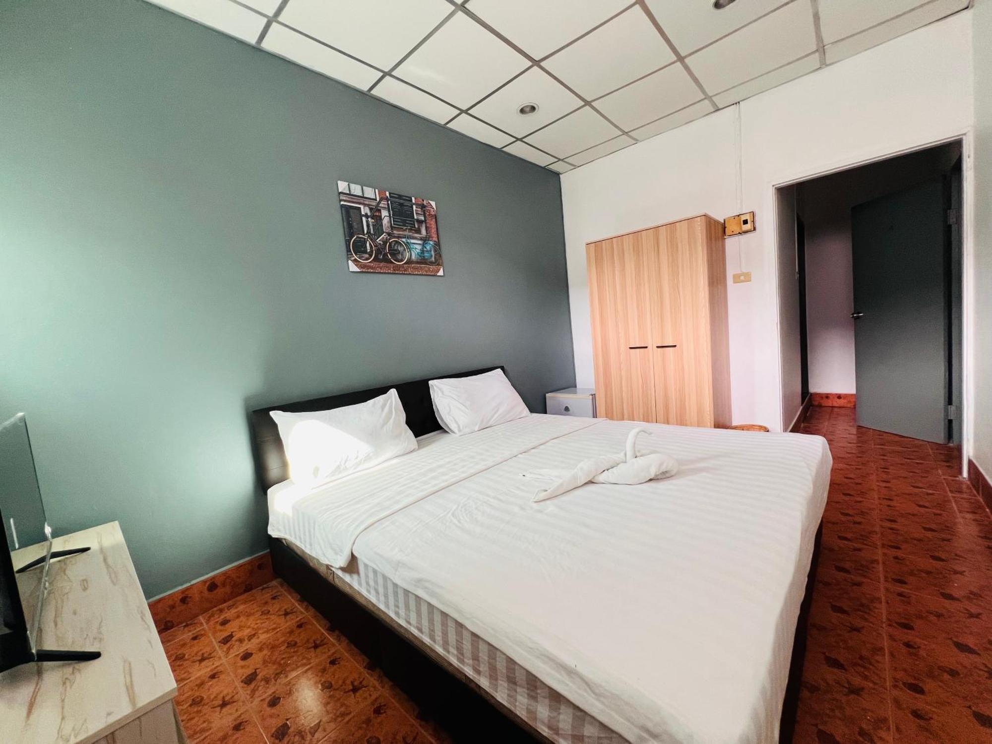 Patong Adventure Hostel Eksteriør billede