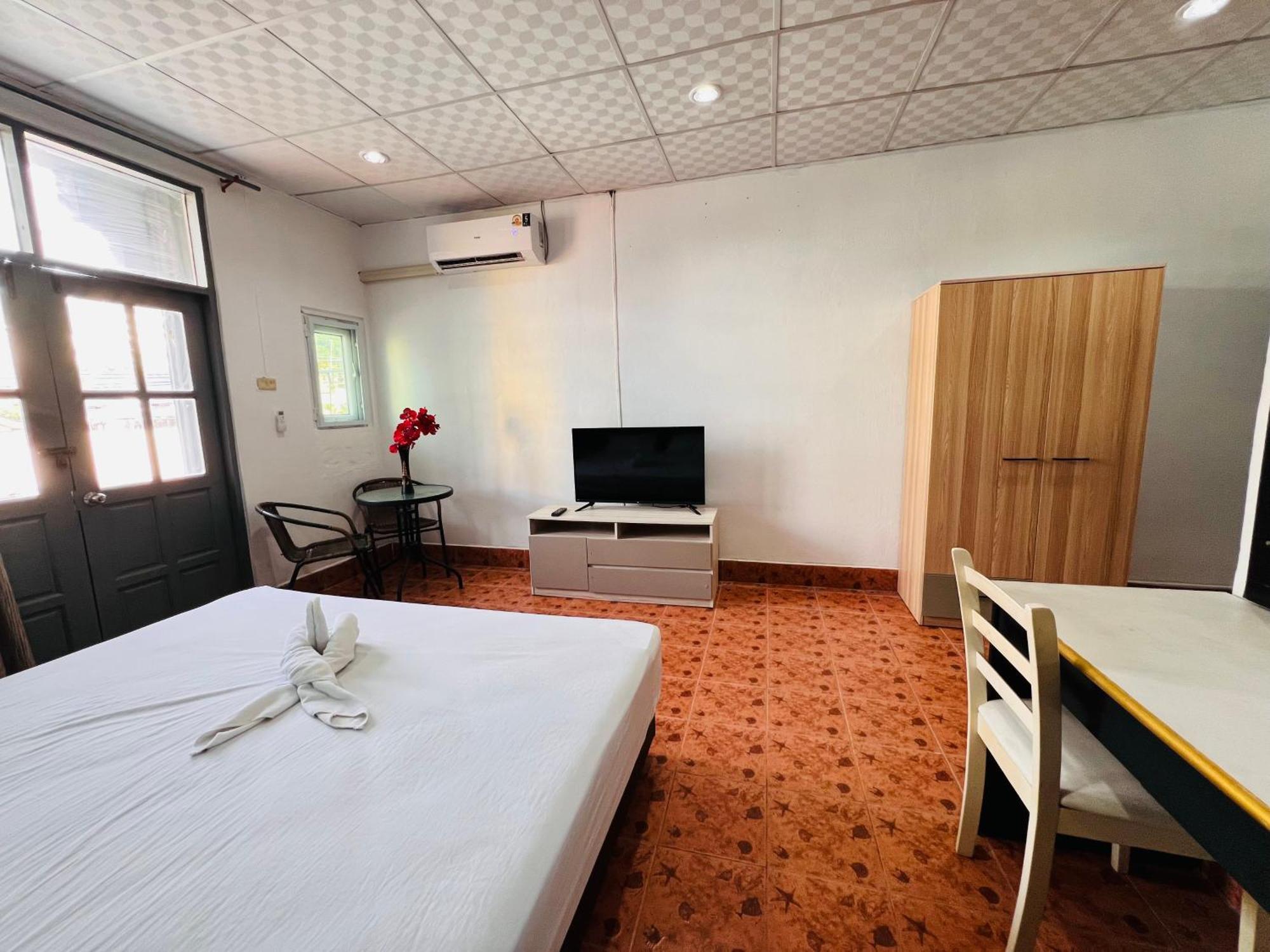 Patong Adventure Hostel Eksteriør billede
