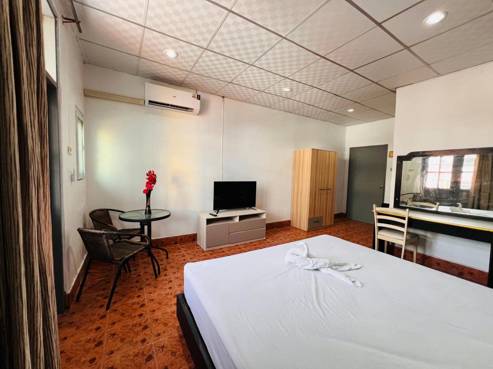 Patong Adventure Hostel Eksteriør billede