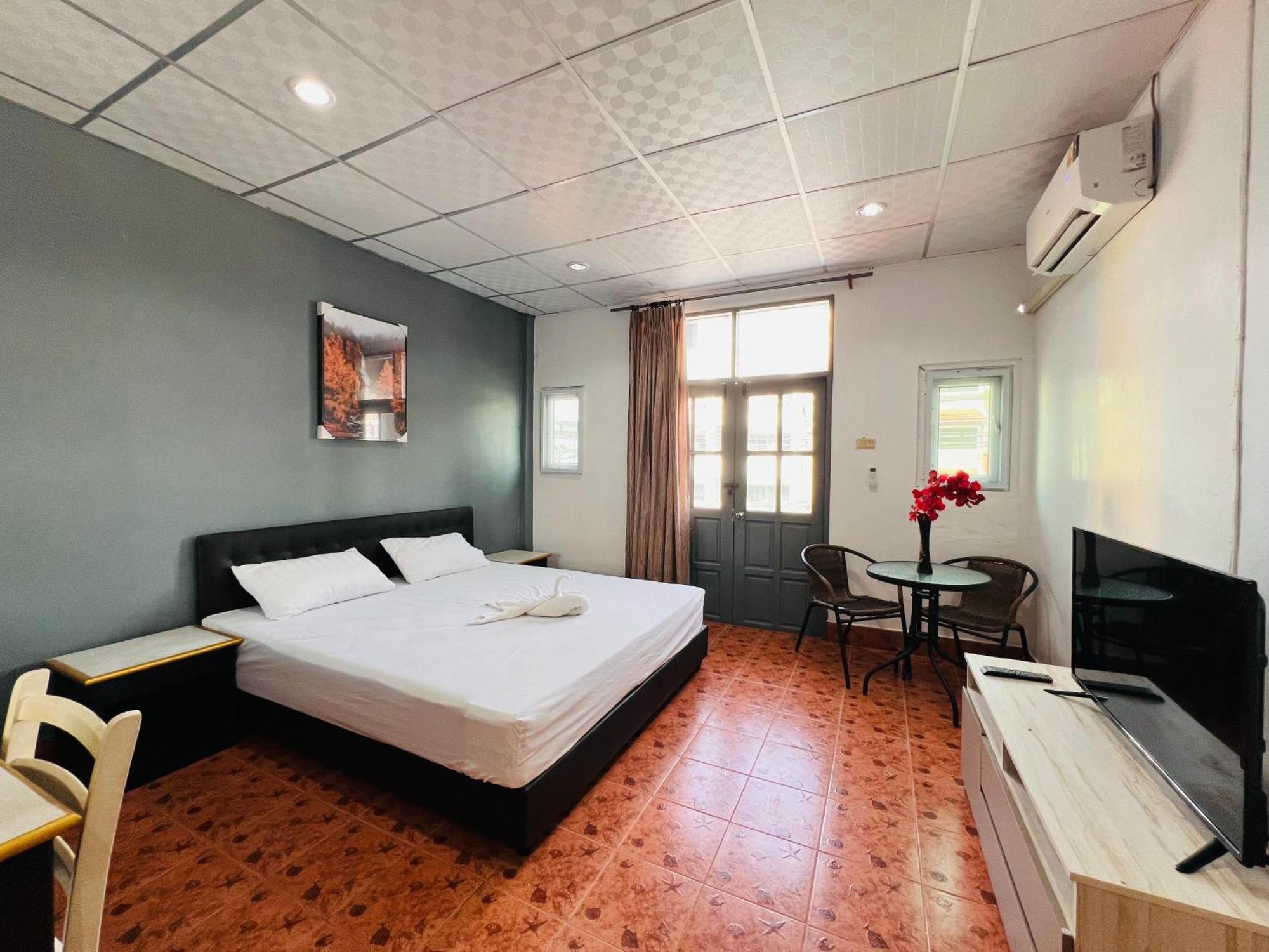 Patong Adventure Hostel Eksteriør billede