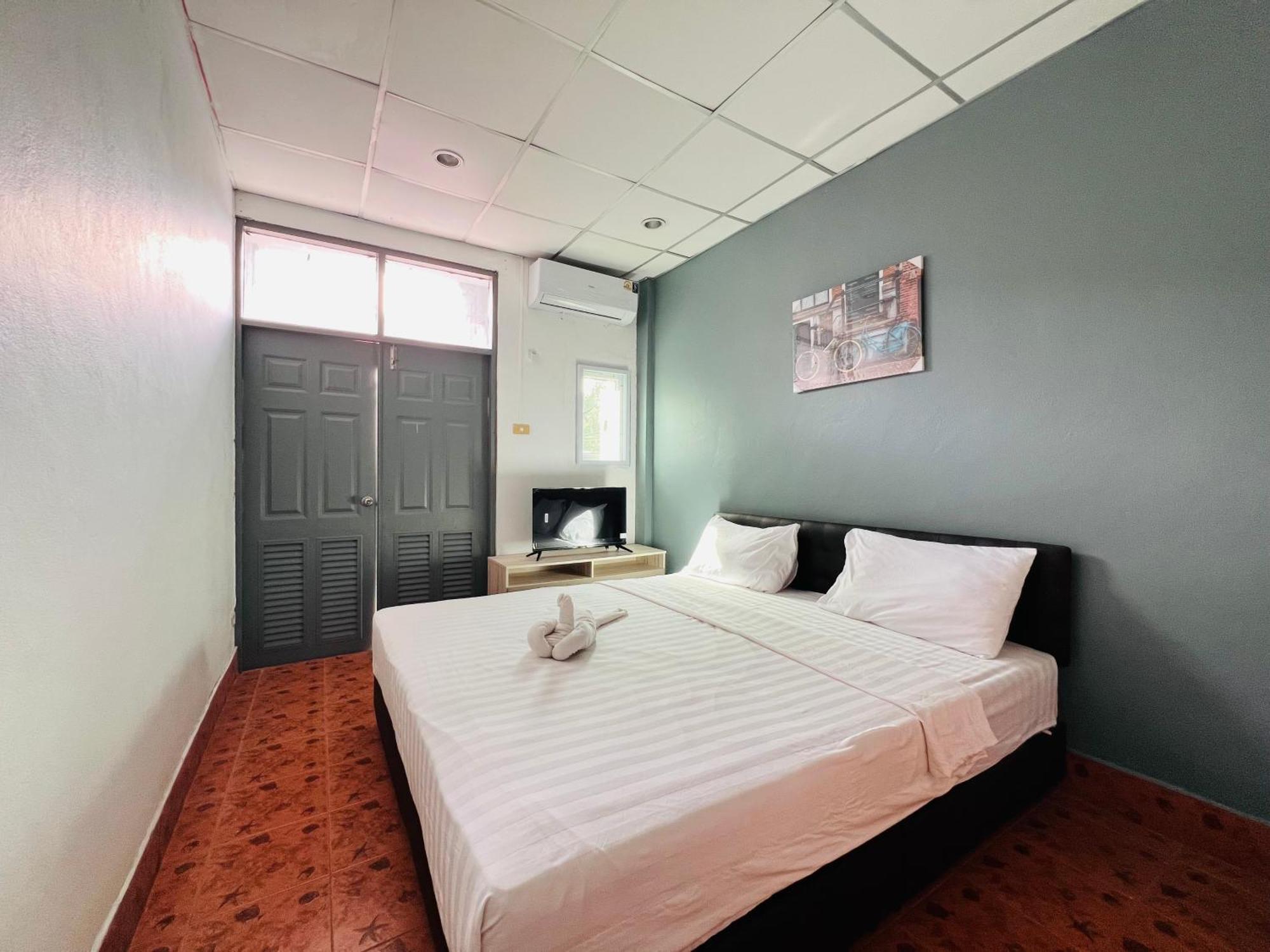 Patong Adventure Hostel Eksteriør billede