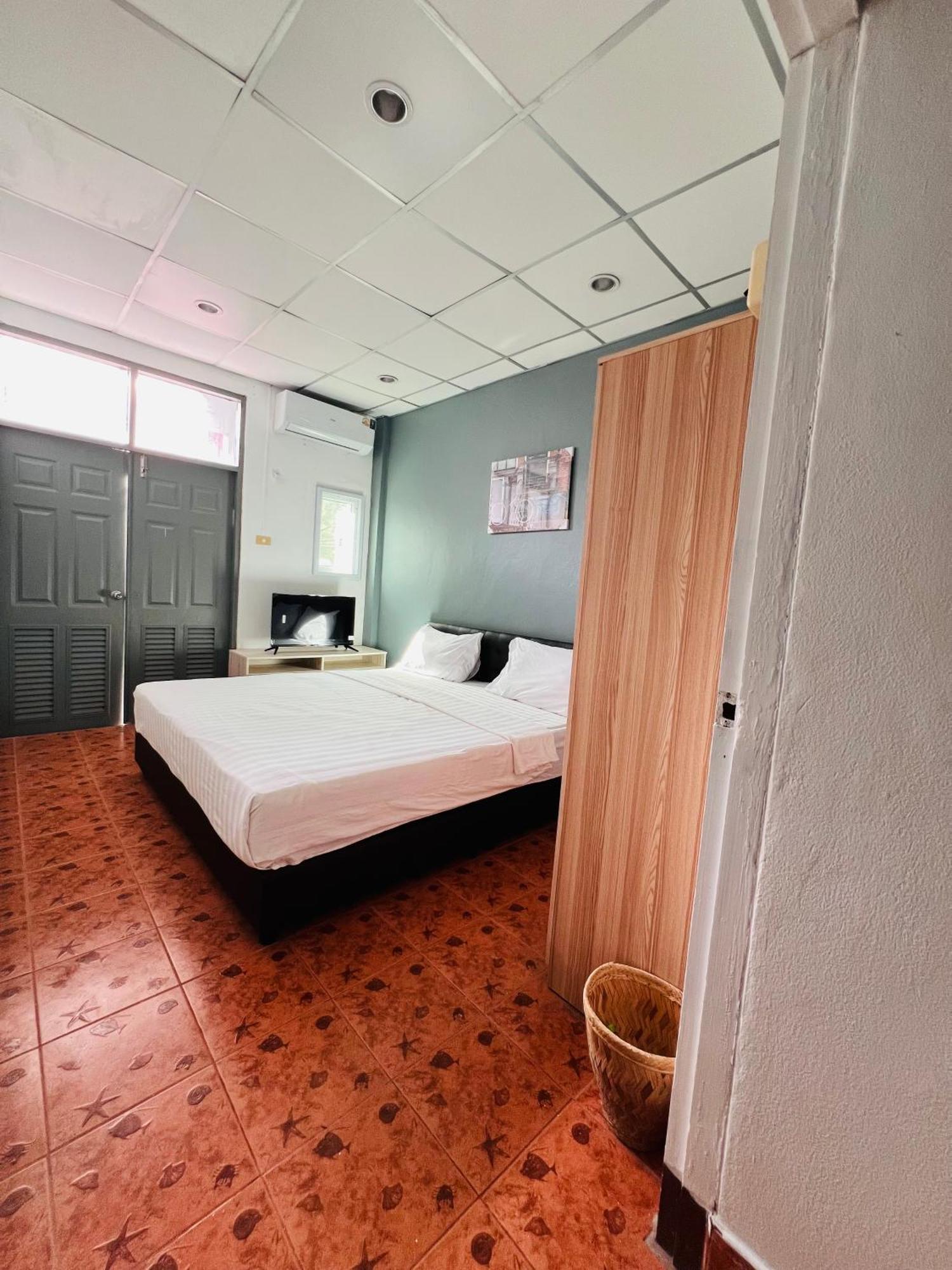 Patong Adventure Hostel Eksteriør billede