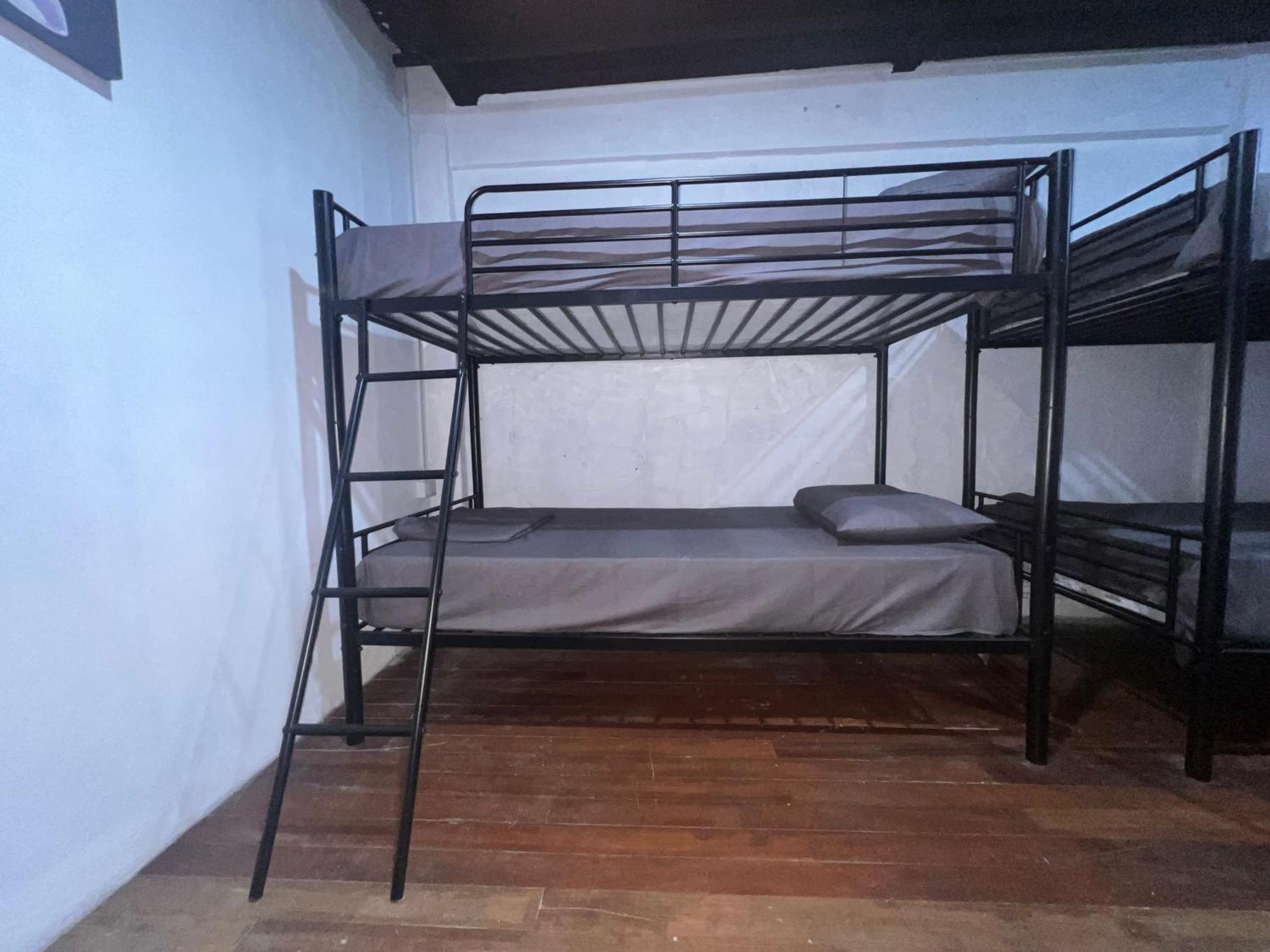 Patong Adventure Hostel Eksteriør billede