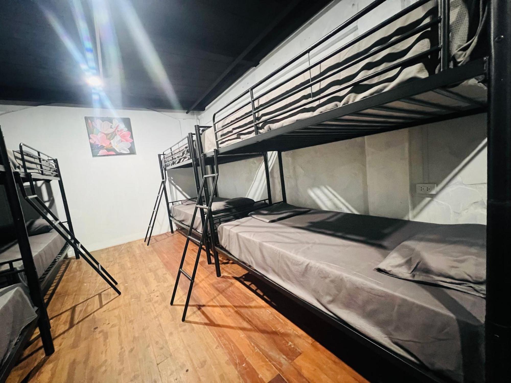 Patong Adventure Hostel Eksteriør billede