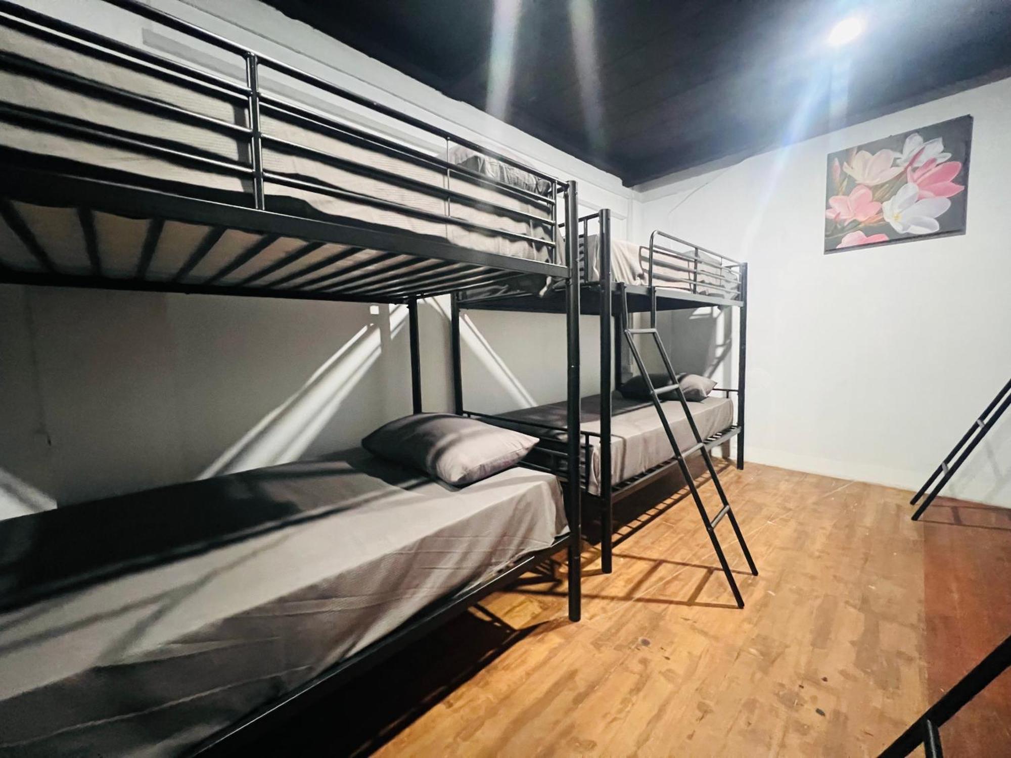 Patong Adventure Hostel Eksteriør billede