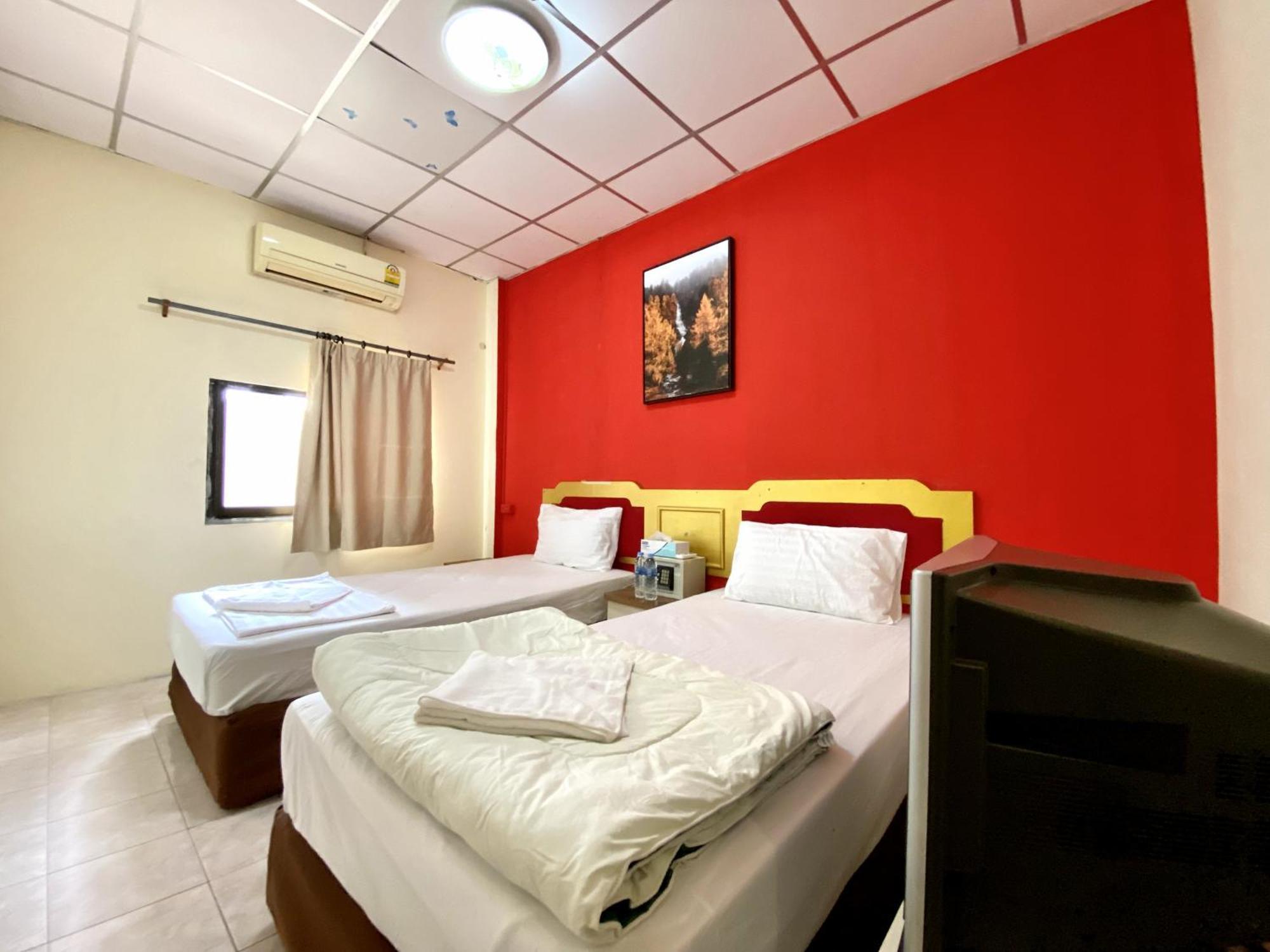 Patong Adventure Hostel Eksteriør billede