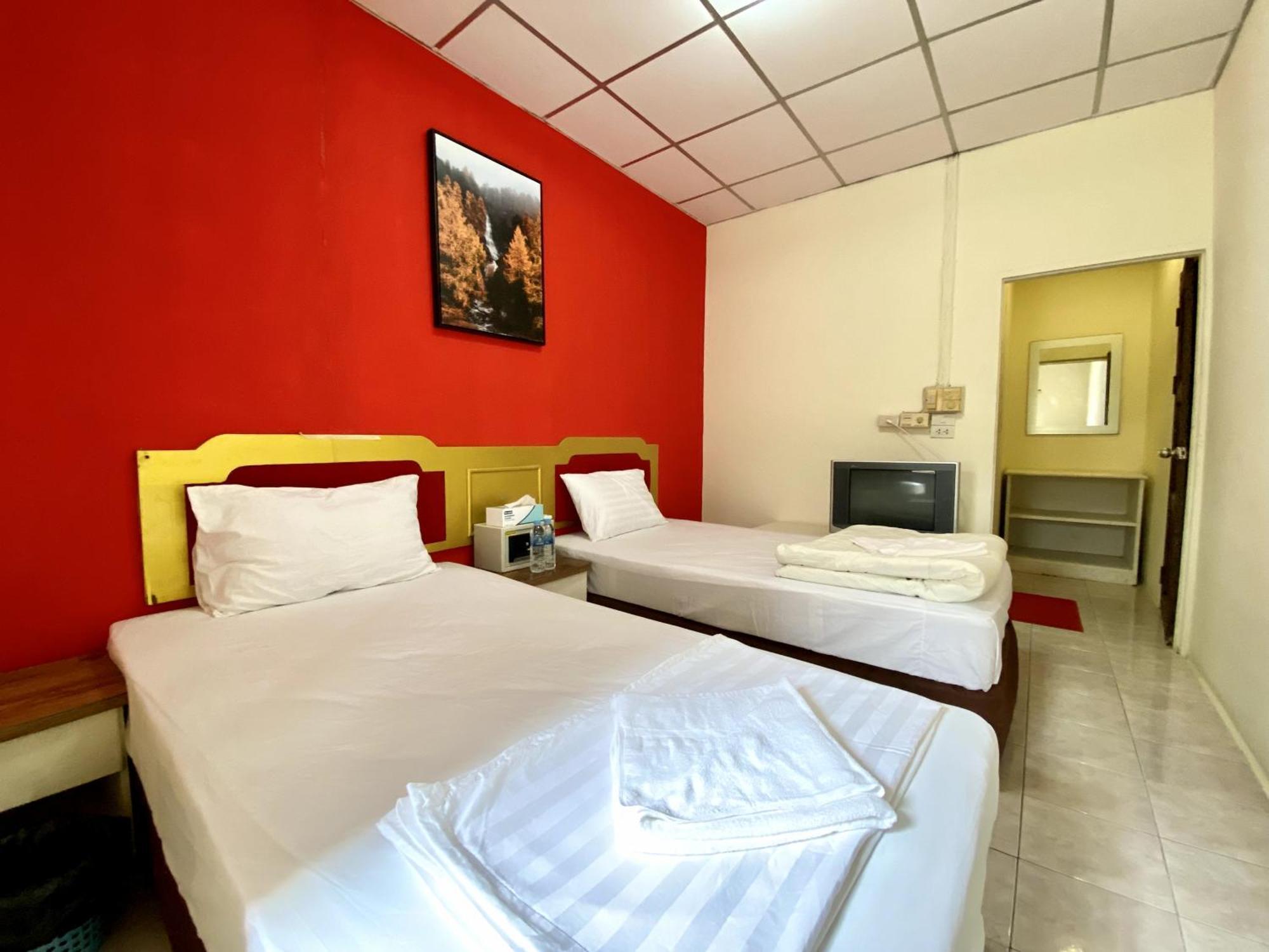 Patong Adventure Hostel Eksteriør billede