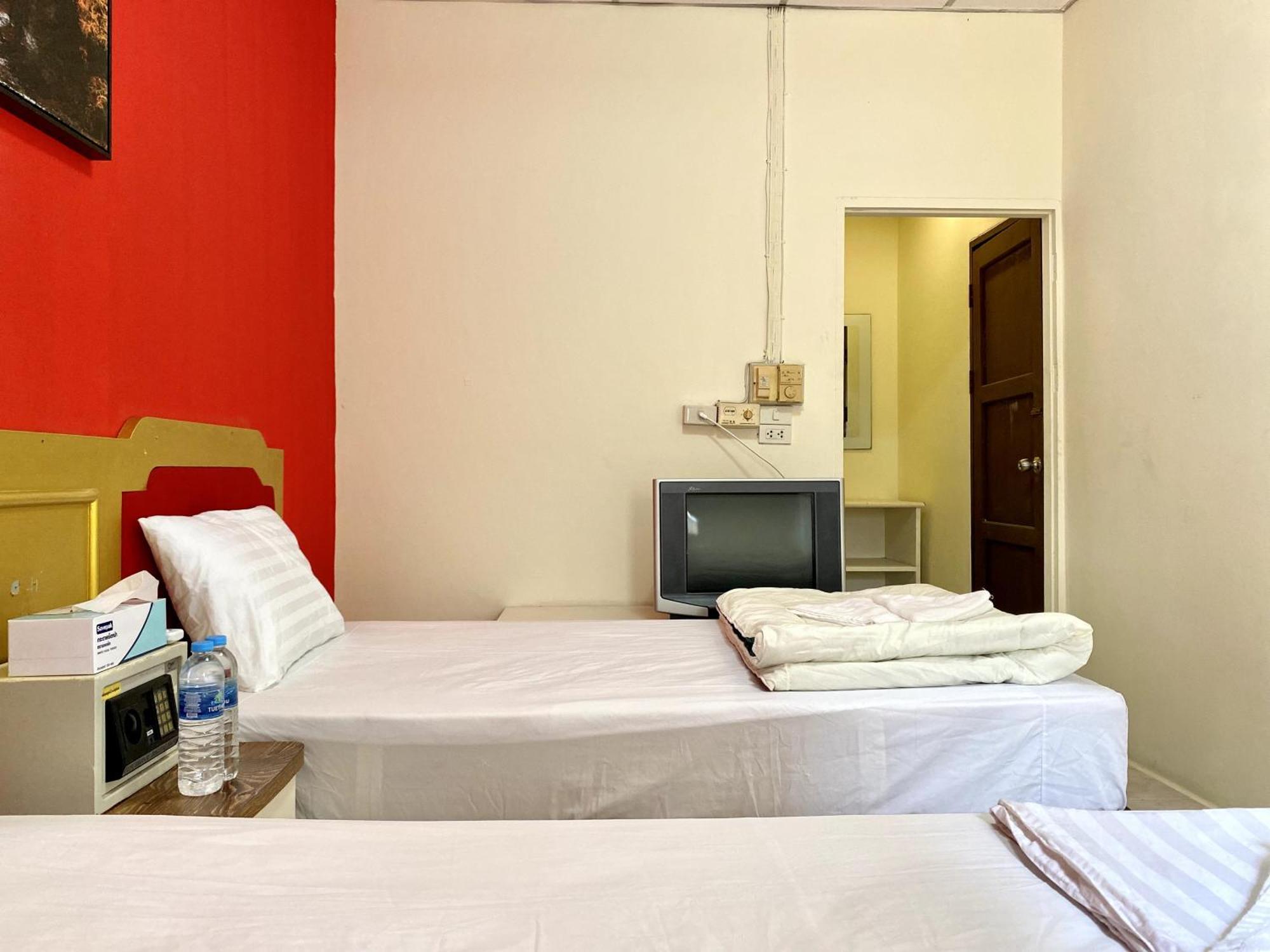 Patong Adventure Hostel Eksteriør billede