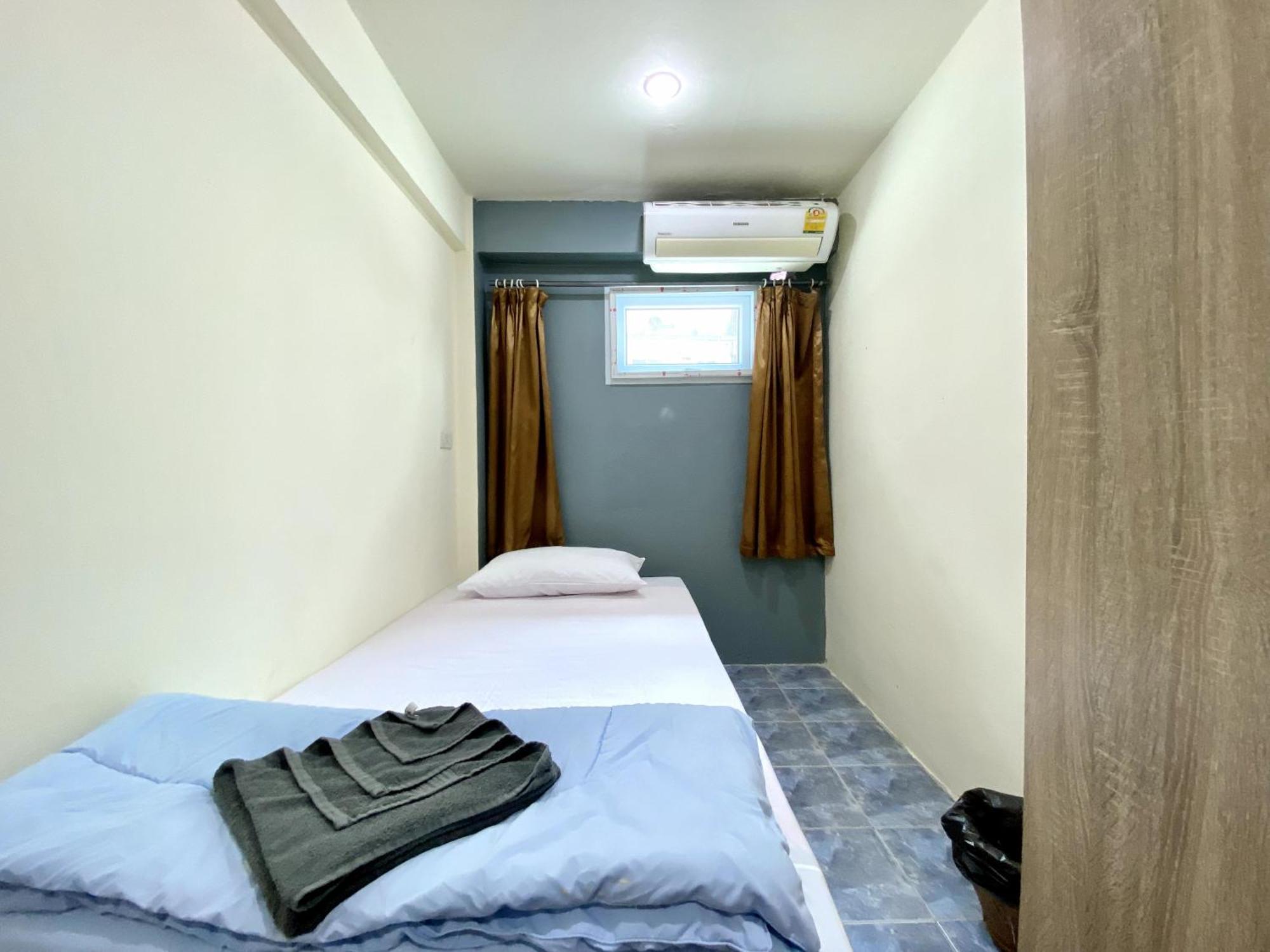 Patong Adventure Hostel Eksteriør billede