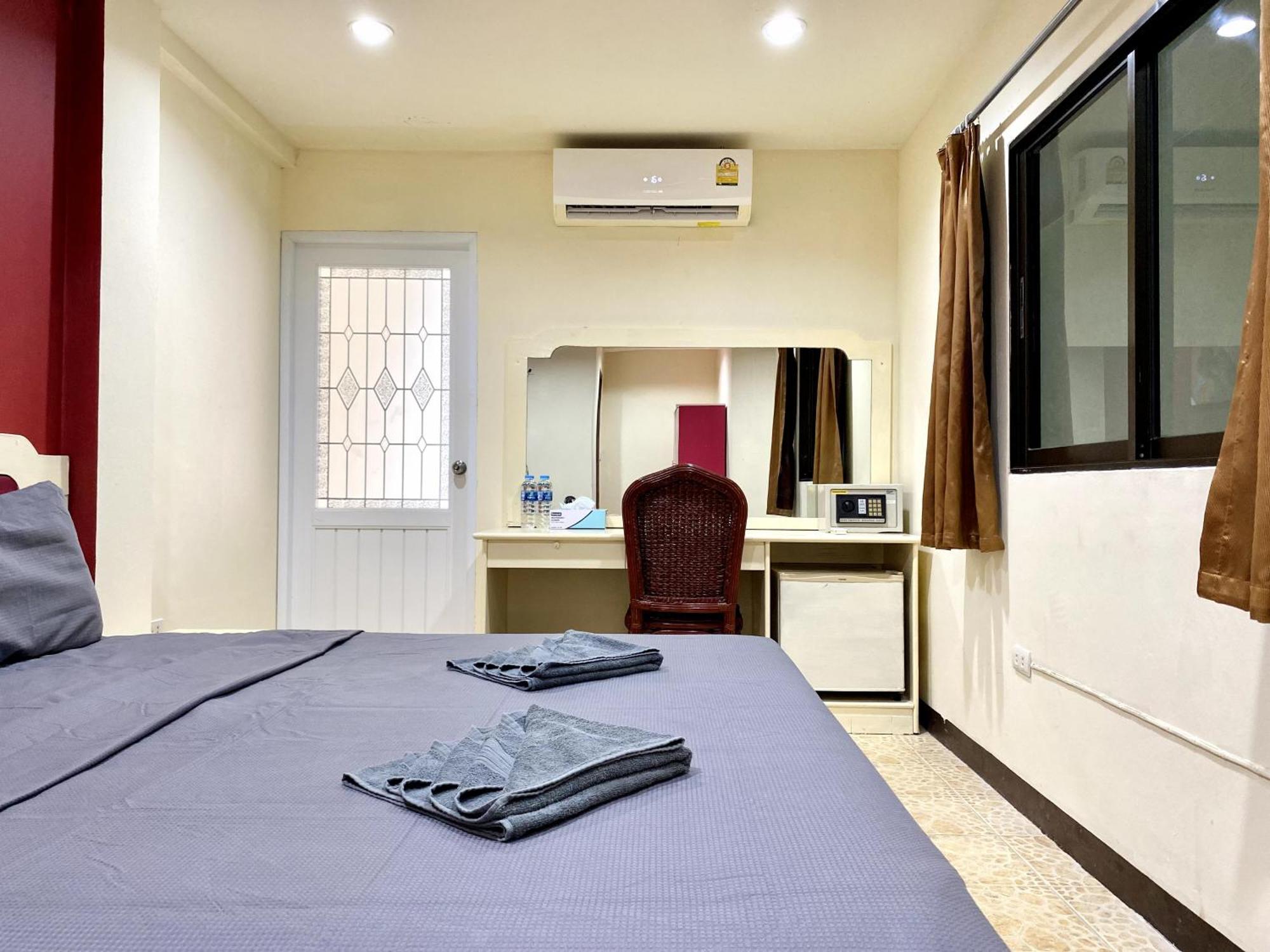 Patong Adventure Hostel Eksteriør billede