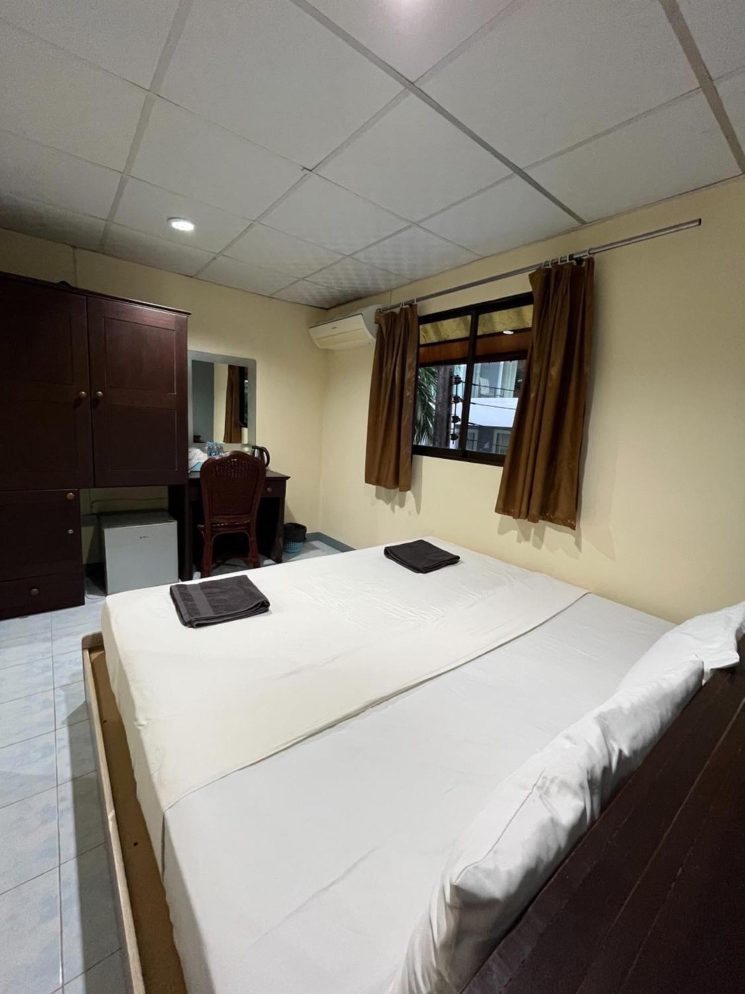Patong Adventure Hostel Eksteriør billede
